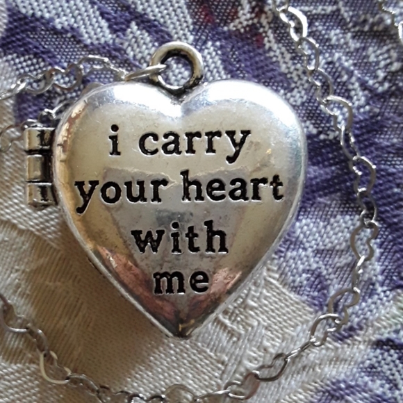 EE Cummings Silvertone Heart Locket Necklace … - Picture 2 of 9